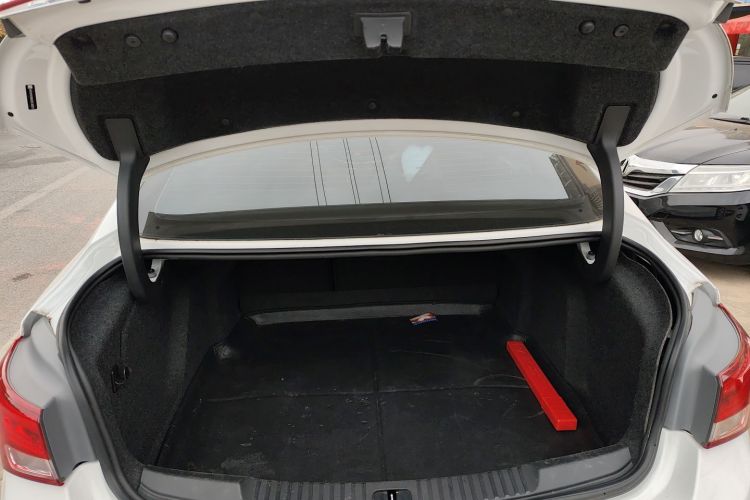 别克 威朗 2019款 三厢 20T 双离合领先型机舱底盘23