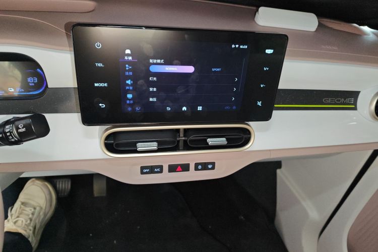 吉利银河 2025款 210km 熊猫卡丁中控内饰16