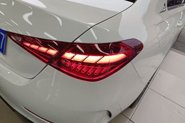 奔驰C级 2024款 改款 C 260 L 运动版车身外观9