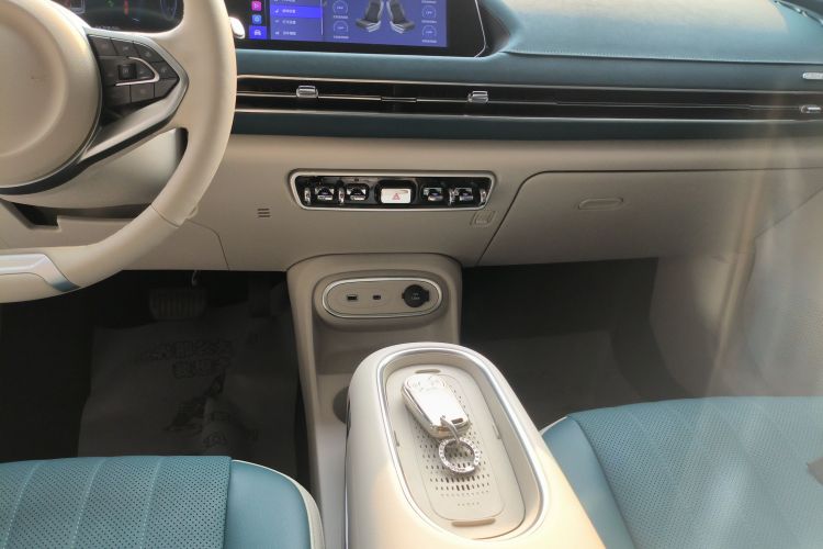 欧拉好猫 2023款 401km标准续航 尊贵型 磷酸铁锂中控内饰18