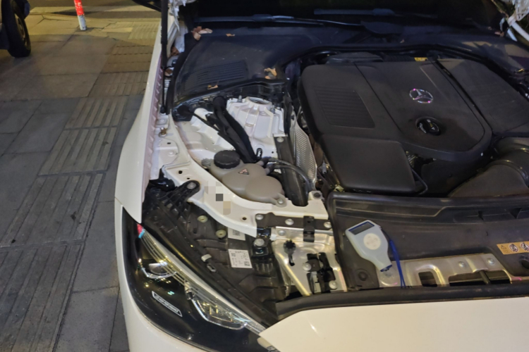 奔驰C级 2022款 改款 C 260 L 运动版局部细节9006