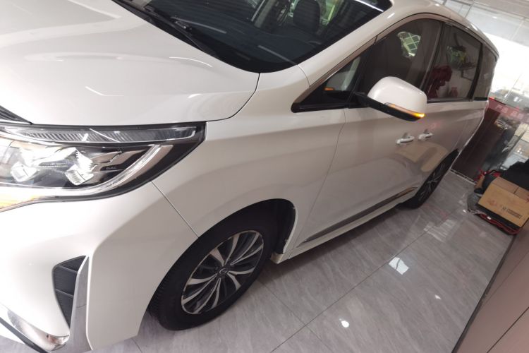 广汽传祺 传祺M8 2021款 领秀系列 390T 尊享版车身外观4