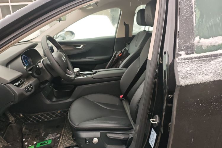 红旗E-QM5 2023款 改款 基础出行版中控内饰19