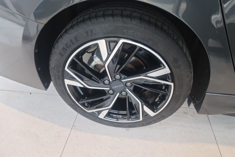 领克03 2025款 1.5TD DCT冠军版Pro车身外观6008