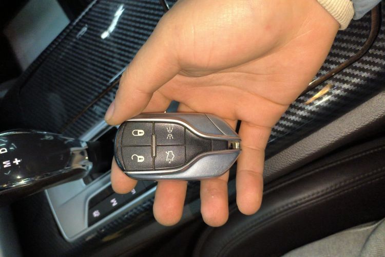 玛莎拉蒂 总裁 2013款 3.0T 标准型中控内饰11