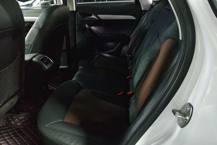 奥迪Q3 2017款 35 TFSI 时尚型中控内饰7004