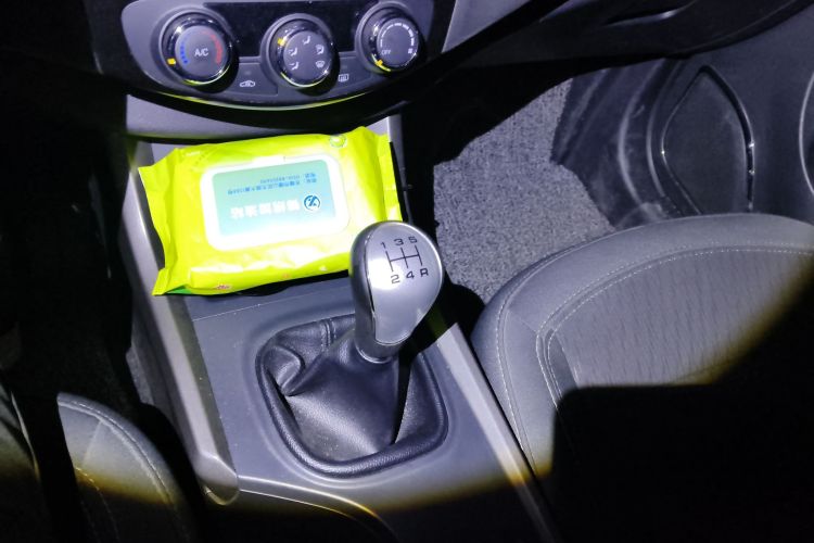 海马S5 2015款 1.6L 手动舒适型中控内饰18