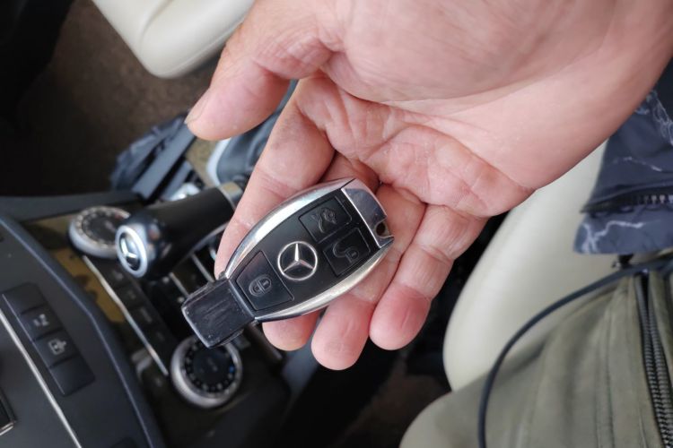 奔驰C级 2010款 C 200 CGI 时尚型中控内饰11