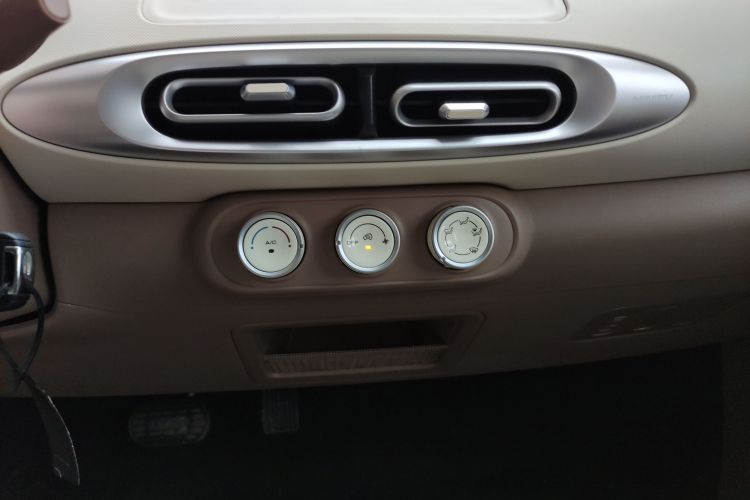 五菱汽车 宏光MINIEV 2025款 四门版 进阶款中控内饰16