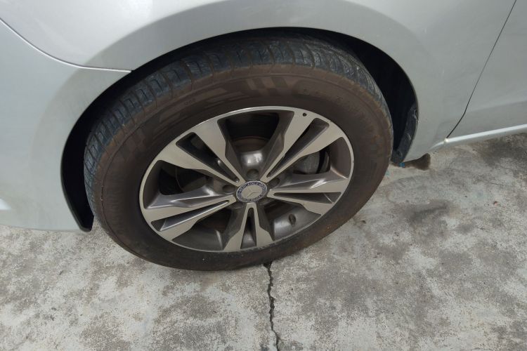 奔驰V级 2017款 V 260 领航版车身外观35