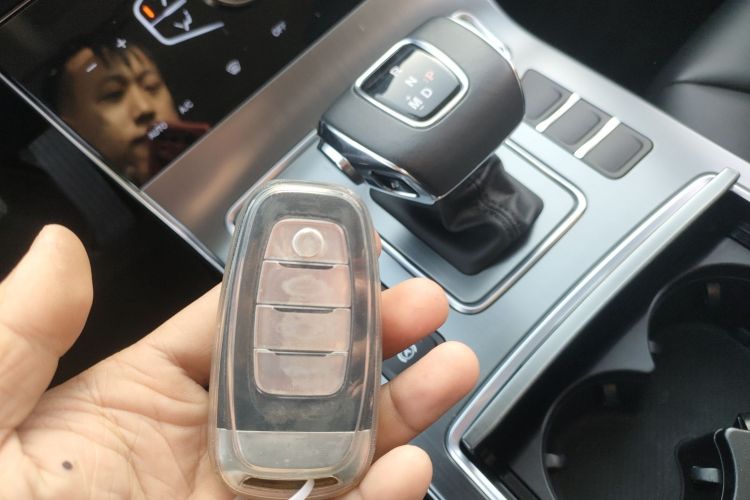 红旗H5 2022款 经典款 改款 1.5T DCT旗韵版中控内饰11