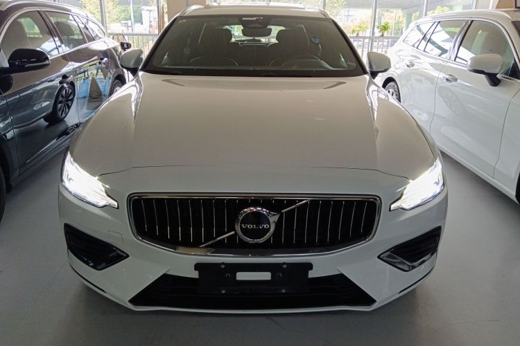 沃尔沃V60 2024款 B5 智远豪华版车身外观2