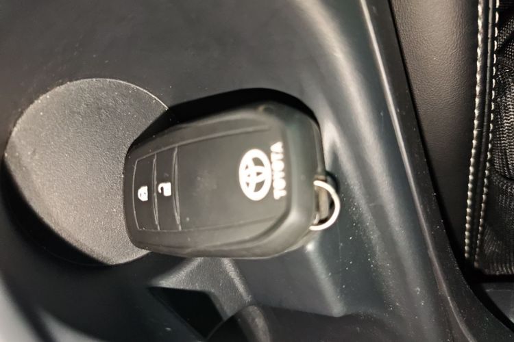 丰田 卡罗拉锐放 2022款 2.0L 豪华版中控内饰7001