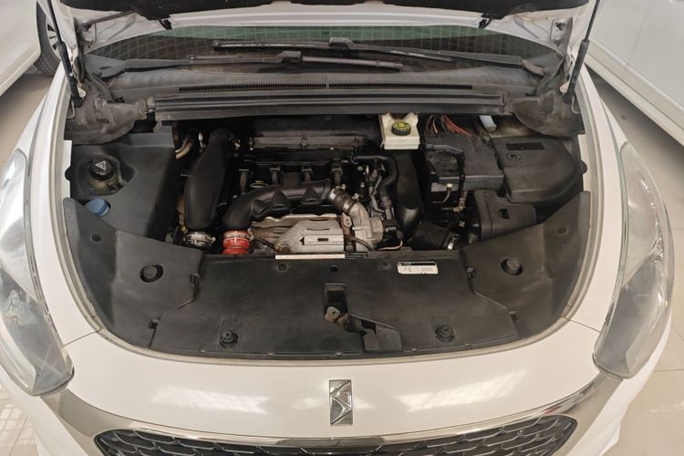 DS 5 2015款 1.6T 豪华版THP160机舱底盘24