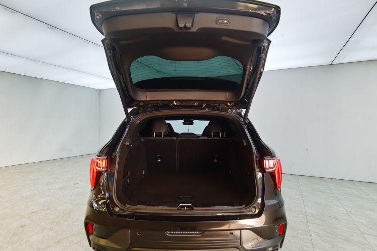 领克01 2021款 2.0TD 四驱暗夜版局部细节23