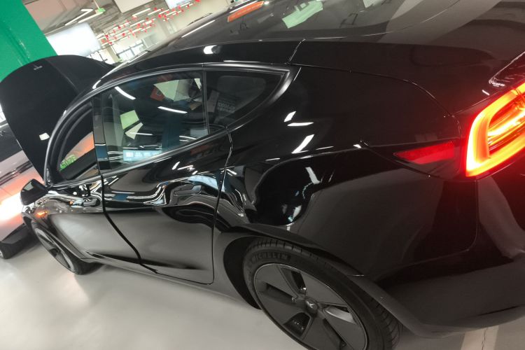特斯拉 Model 3 2022款 后轮驱动版车身外观4