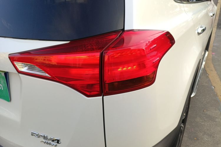 丰田 RAV4荣放 2015款 2.5L 自动四驱精英版车身外观6006