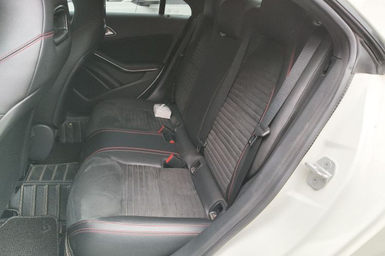 奔驰CLA 2017款 CLA 220 4MATIC中控内饰21