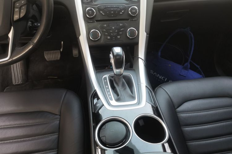 福特 蒙迪欧 2013款 1.5L GTDi180时尚型中控内饰18