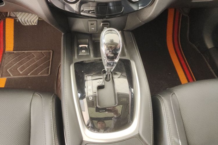 日产 奇骏 2020款 2.0L XL ITS CVT 2WD智联舒适版中控内饰18