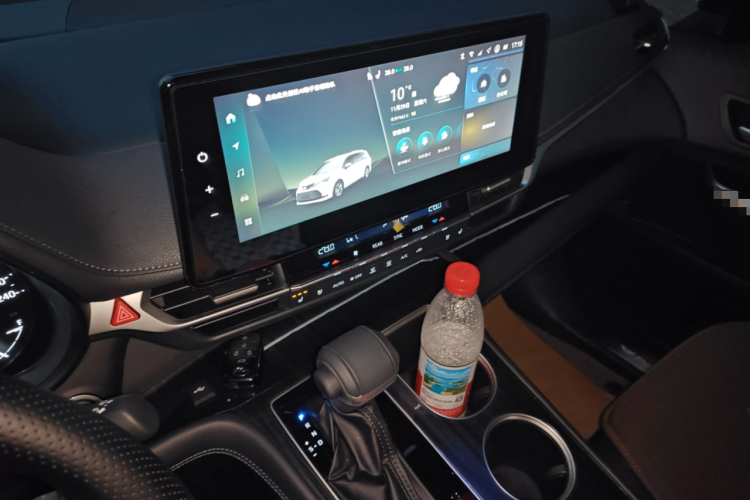 丰田 赛那SIENNA 2024款 2.5L混动 四驱尊贵版中控内饰16