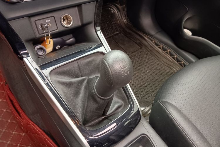 日产 轩逸 2021款 经典 1.6XL 手动豪华版中控内饰18