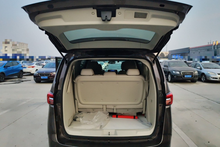 别克GL8 2023款 陆上公务舱 舒适型机舱底盘23