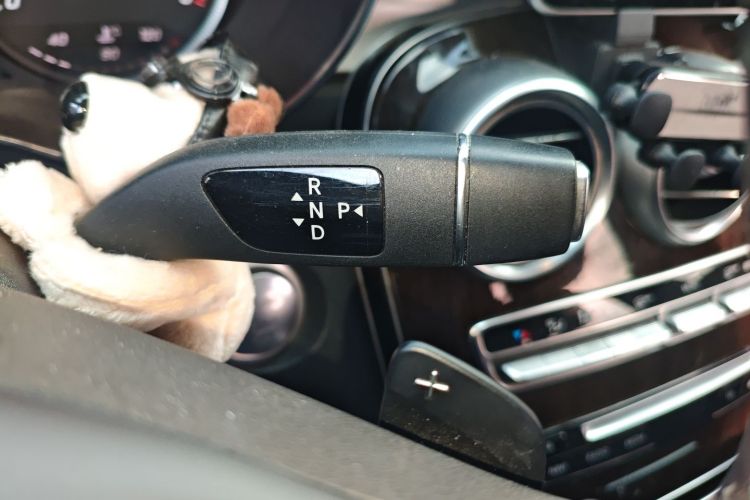 奔驰GLC 2019款 GLC 260 4MATIC 动感型中控内饰18