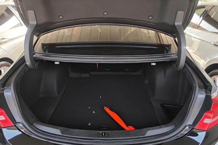 别克 君越 2018款 28T 精英型机舱底盘23