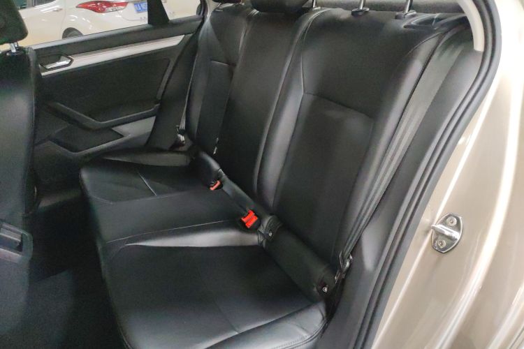 大众 凌渡 2015款 230TSI 手动风尚版中控内饰21