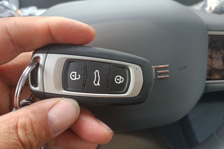 吉利银河 2025款 210km 熊猫卡丁中控内饰11