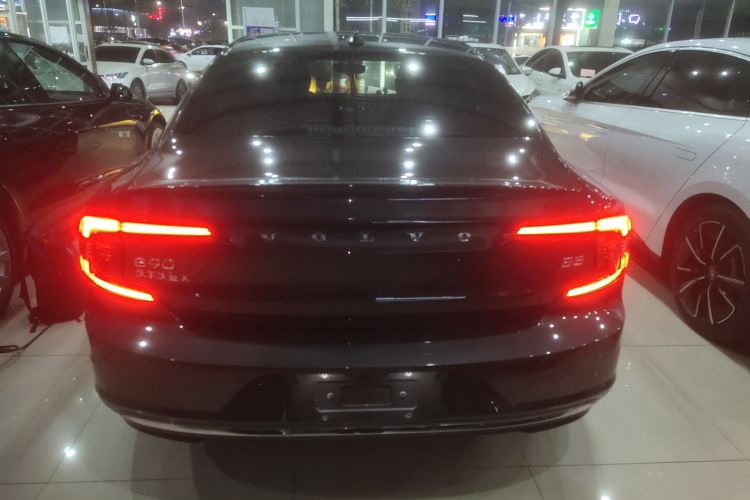 沃尔沃S90 2023款 B5 智逸豪华版车身外观6