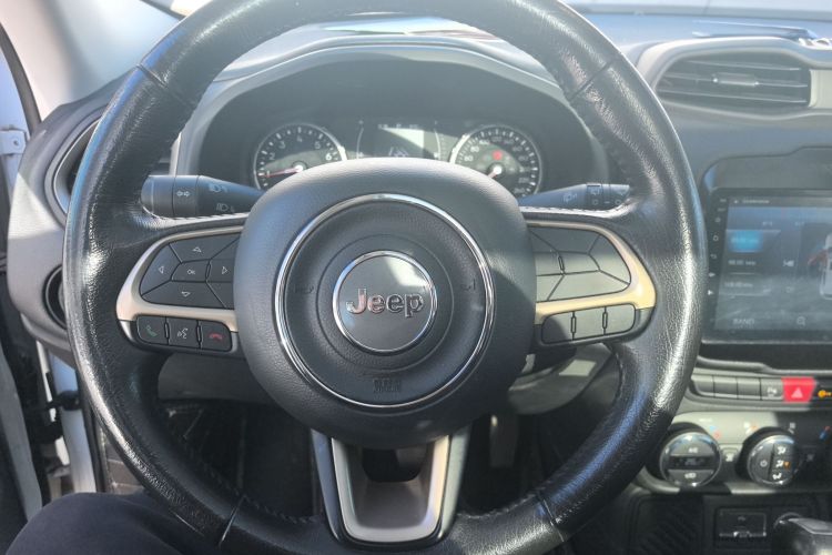 Jeep 自由侠 2017款  180T 自动劲能版局部细节13