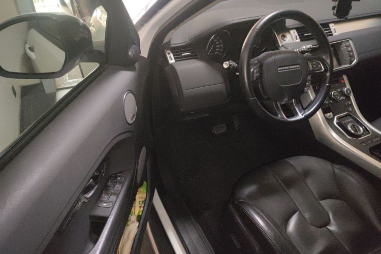 路虎 揽胜极光 2015款 2.0T 五门智耀版中控内饰7003