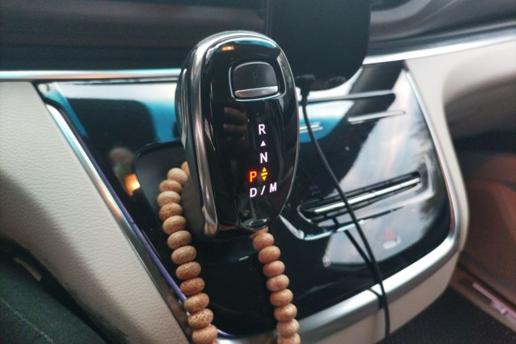 别克GL8 2021款 陆上公务舱 652T 尊贵型中控内饰18