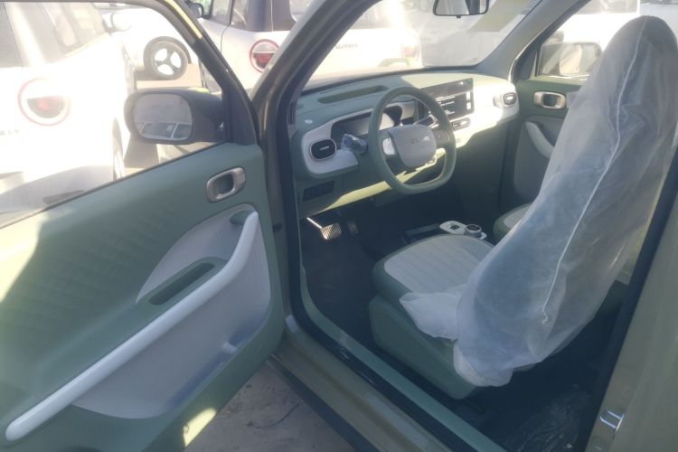 吉利银河 2025款 210km 熊猫骑士中控内饰20