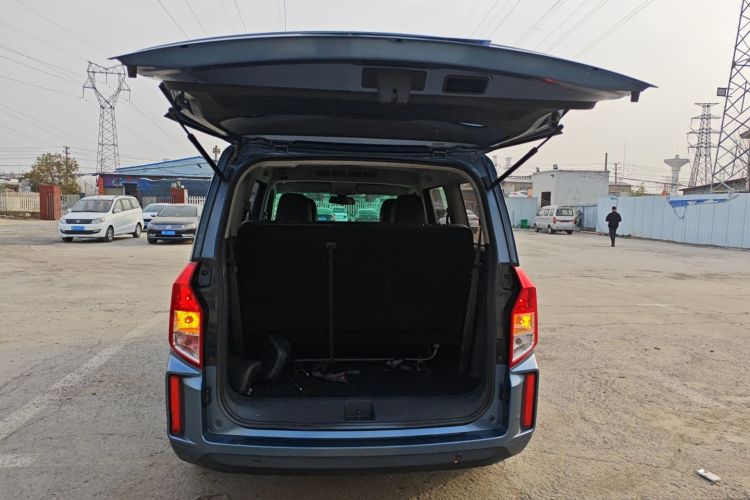 五菱汽车 五菱宏光PLUS 2020款 1.5L 手动舒适型 7座中控内饰23