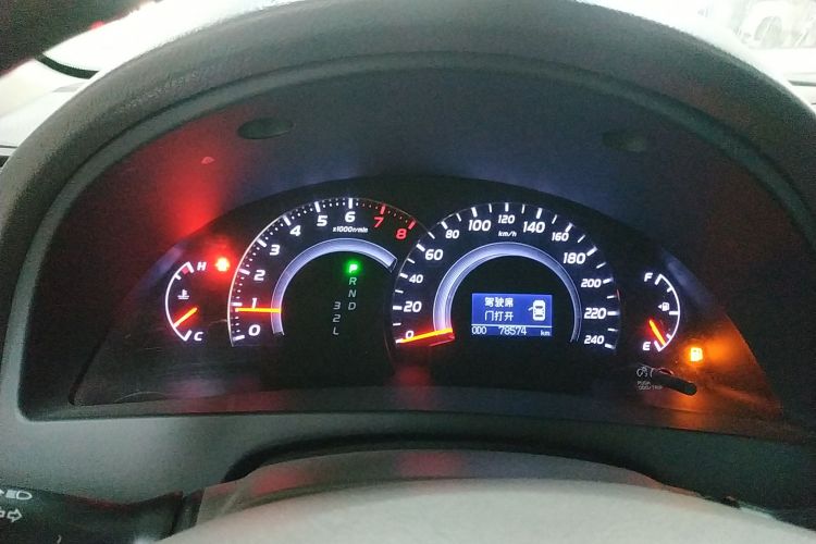 丰田 凯美瑞 2013款 200G 经典豪华版中控内饰14