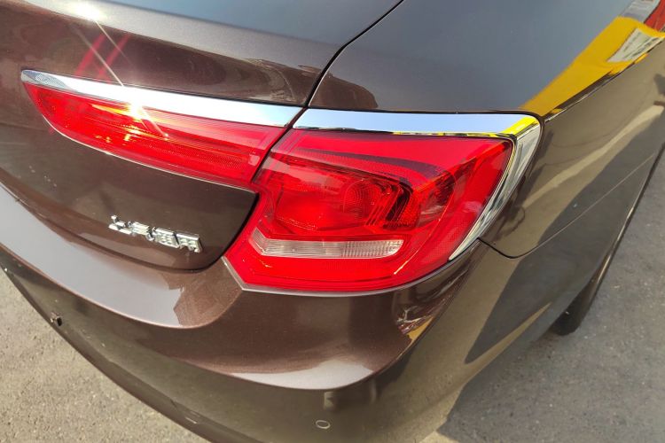 别克 君越 2016款 28T 豪华型车身外观9