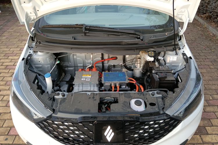 江铃集团新能源 易至EV3 2025款 Plus 330KM舒适型机舱底盘24