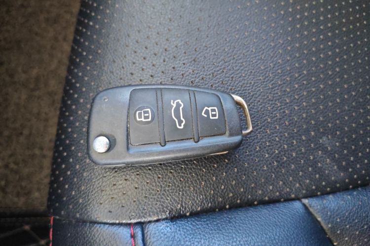 奇瑞 艾瑞泽5 2016款 1.5L 手动领锐版中控内饰11