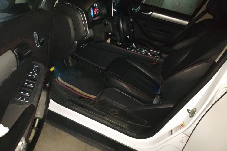 比亚迪 唐新能源 2018款 DM 2.0T 全时四驱智联创睿型 7座 国V中控内饰7003