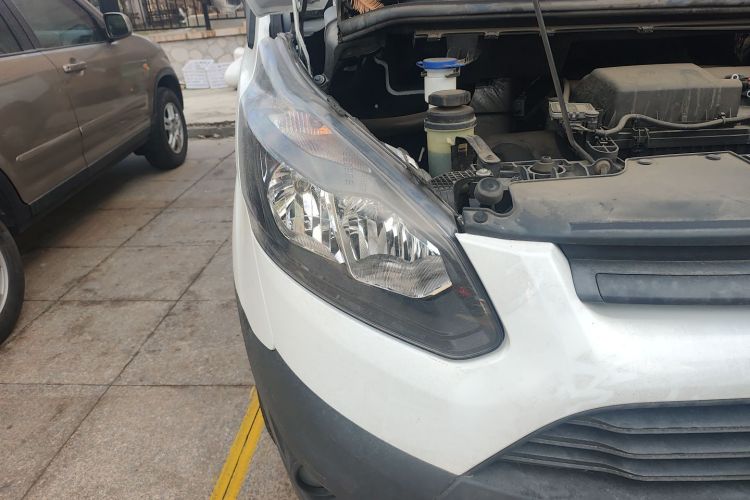 福特 全顺 2019款 2.0T柴油多功能商用车短轴低顶6座国VI车身外观8