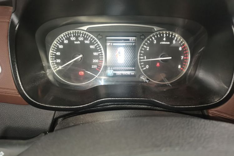 SWM斯威汽车 SWM斯威X7 2017款 1.5T 自动智享型 7座中控内饰14