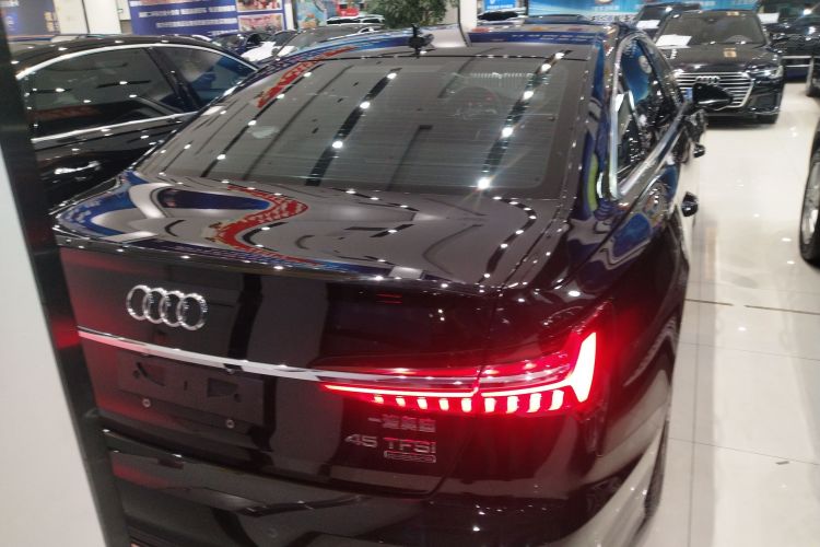 奥迪A6L 2021款 40 TFSI 豪华动感型车身外观6