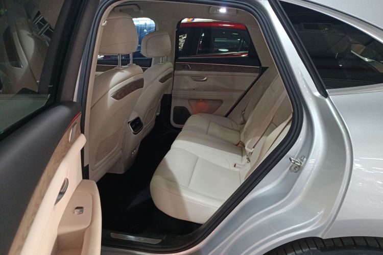 鸿蒙智行 问界M5 2022款 增程四驱至臻版中控内饰7004