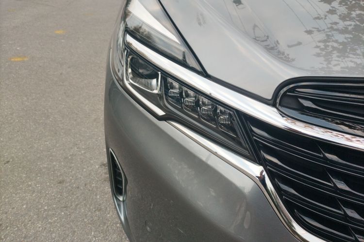 别克GL8 2021款 陆上公务舱 652T 尊贵型车身外观8