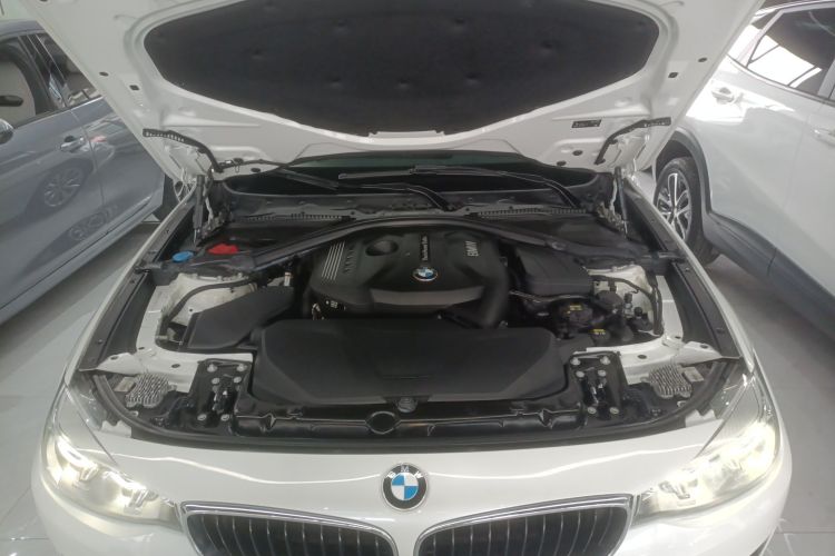 宝马3系GT 2019款 320i 时尚型机舱底盘24