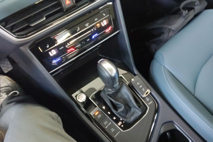 大众 途岳 2023款 300TSI 两驱月尊版中控内饰18