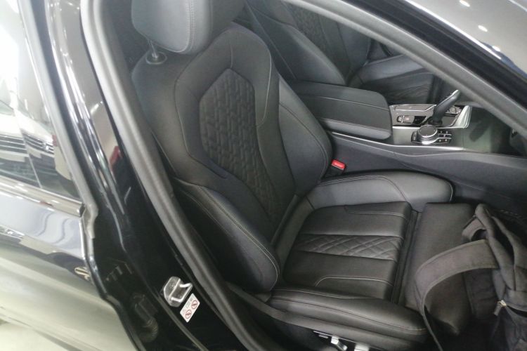 宝马5系(进口) 2022款 改款 525i M运动套装局部细节41